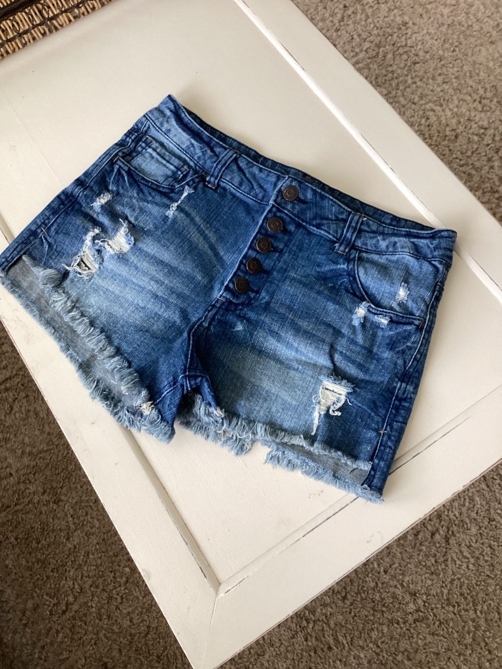 Almost Famous Premium Distressed Women’s Shorts👩‍🎤